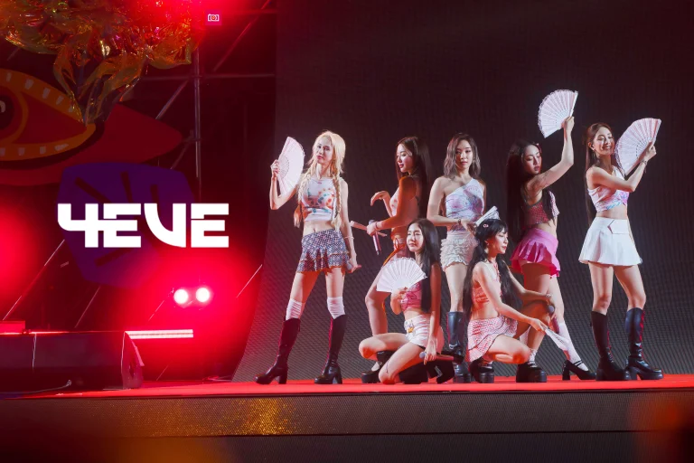 ภาพถ่ายดีดี เรื่องราวไอดอลในไทยและต่างประเทศ 59 7 สาว 4EVE สาดความสดใสในงานสงกรานต์ One Bangkok 2568